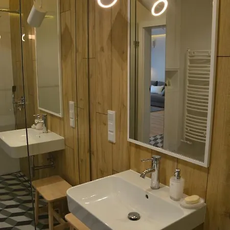 Last Floor - Center Close To Old Town Apartment