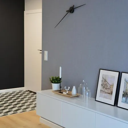 Last Floor - Center Close To Old Town *