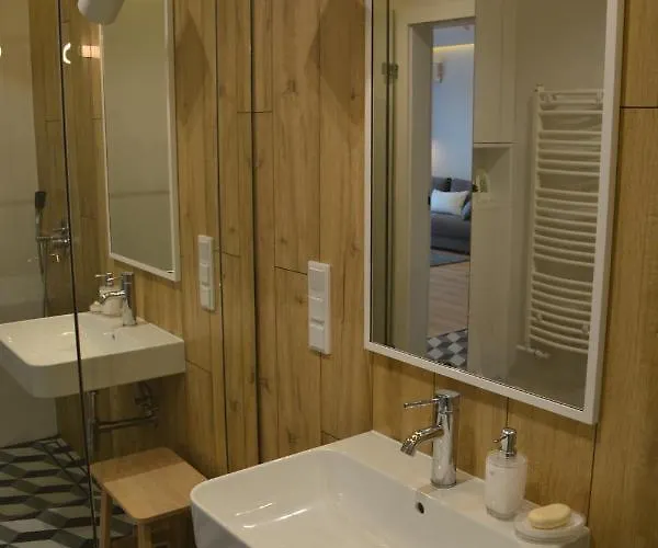 Last Floor - Center Close To Old Town Appartamento